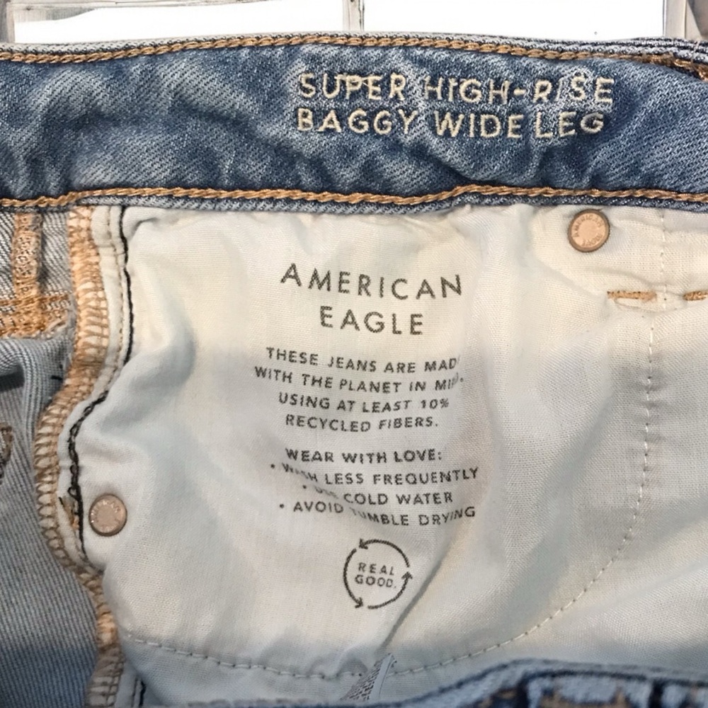 American Eagle Outfitters Light Wash Wide Leg Cargo Jeans - Picture 9 of 9
